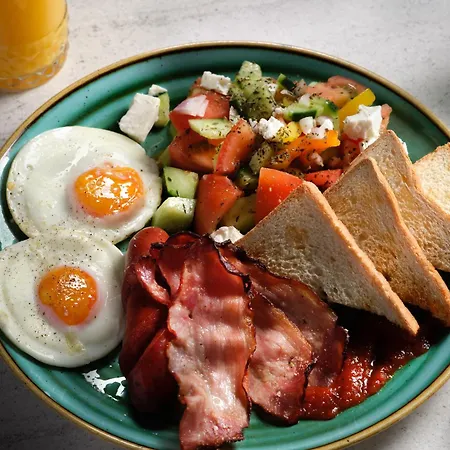 Shellona & 4* لاغاناس